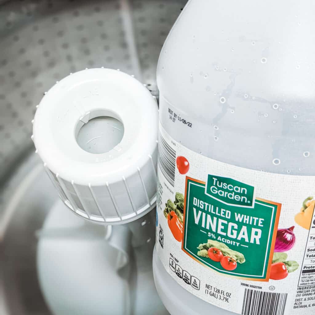 adding vinegar to washer to get rid of hard water