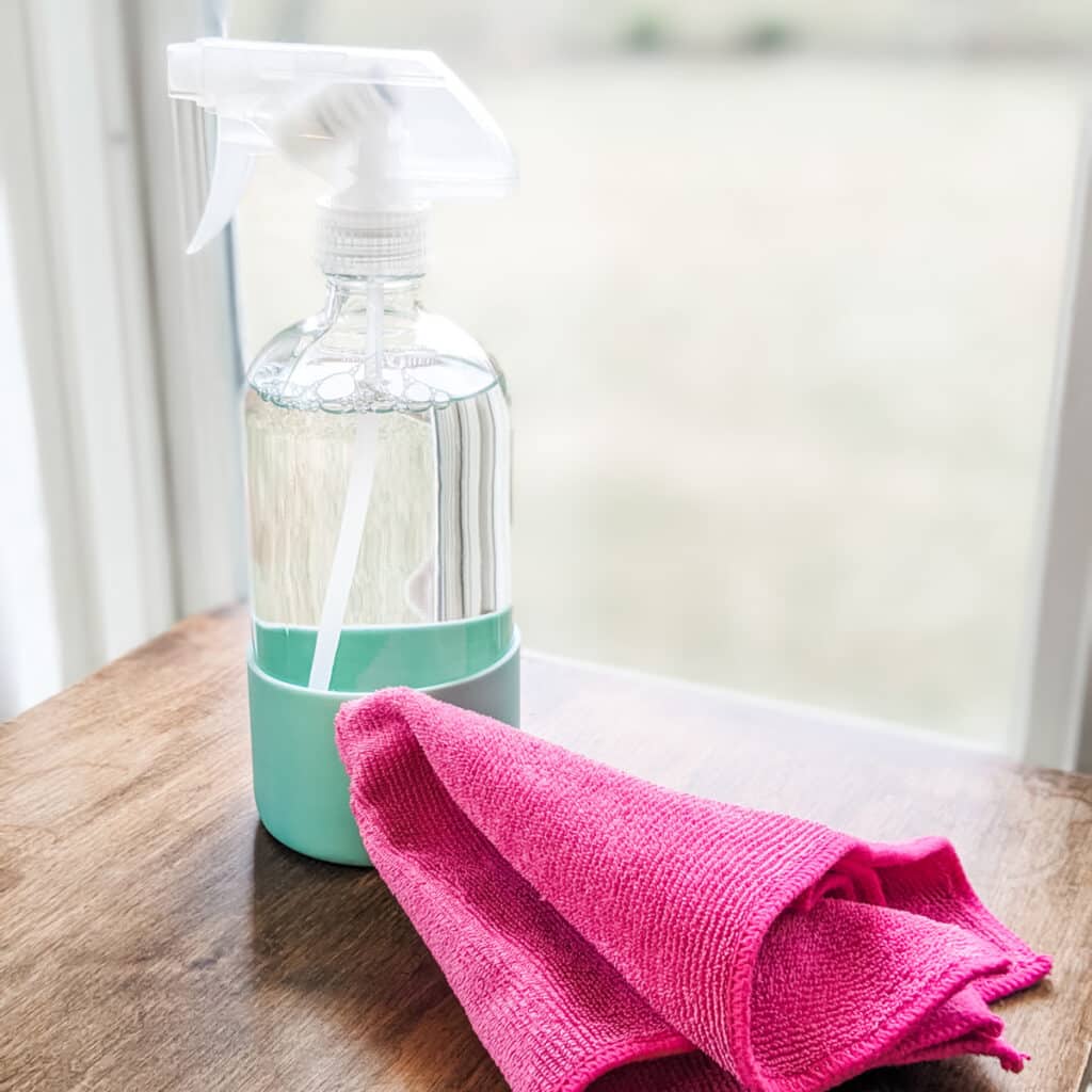 natural glass cleaner to clean windows