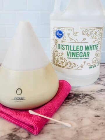 cleaning essential oil diffuser