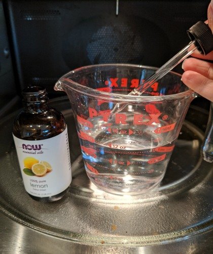 cleaning microwave with vinegar and lemon essential oil