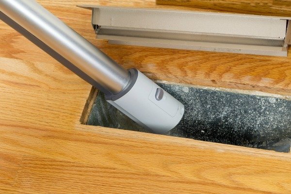 air vent cleaning to reduce dust