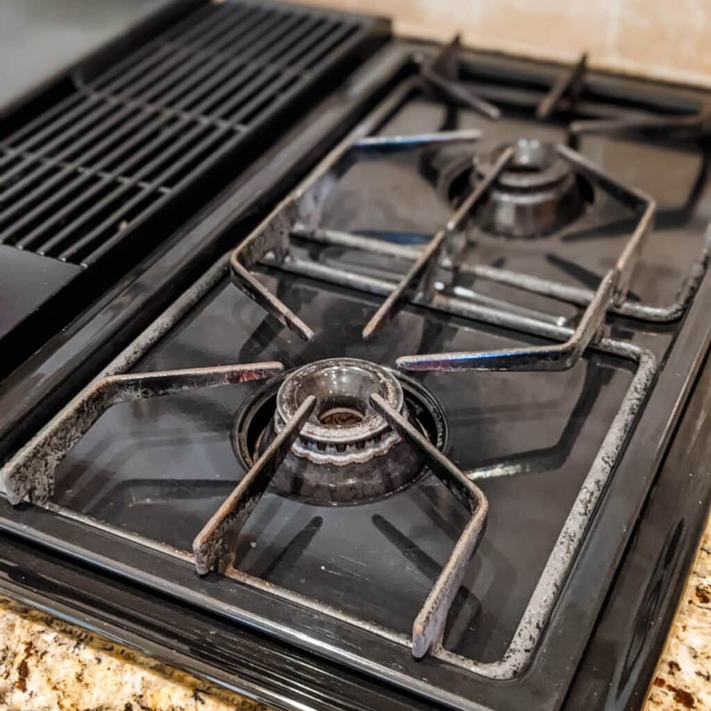 cleaning a gas stovetop