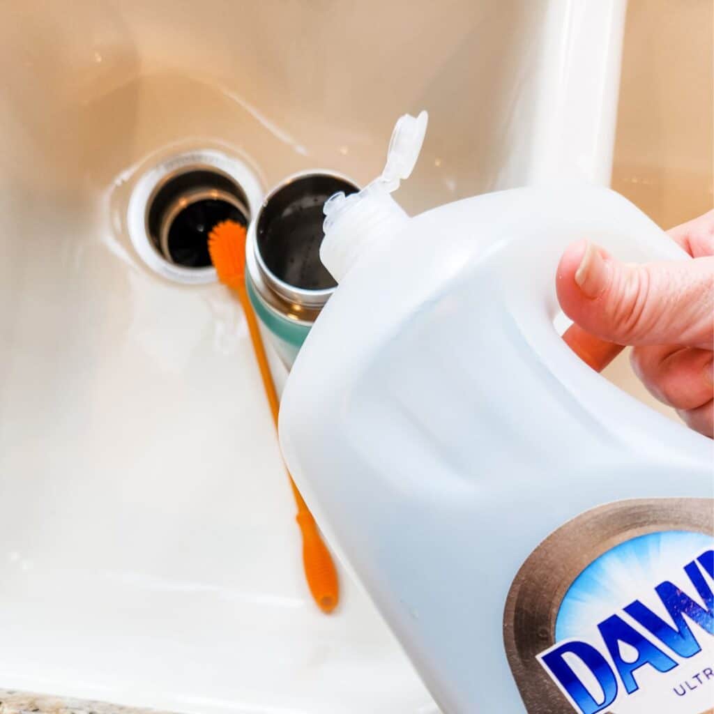 using dishsoap to clean hydroflask