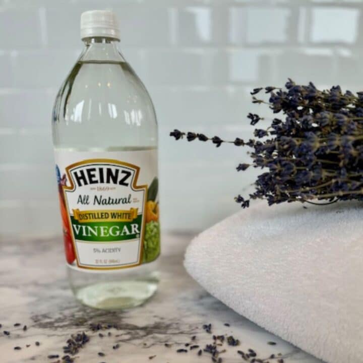 2 Ingredient DIY Vinegar Fabric Softener (Cheap And Natural) - Frugally ...