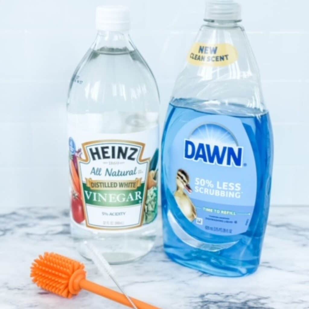 vinegar and dawn to clean water bottle
